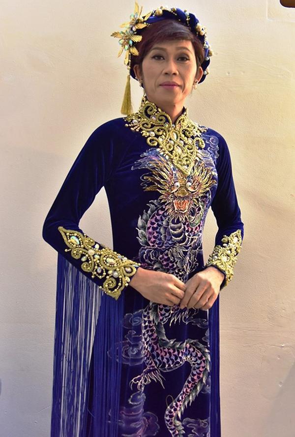 Cùng diện áo dài: BB Trần nữ tính bao nhiêu, quay qua Trấn Thành, Chí Tài chỉ biết cười ngất - 8