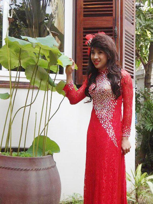 Cùng diện áo dài: BB Trần nữ tính bao nhiêu, quay qua Trấn Thành, Chí Tài chỉ biết cười ngất - 10