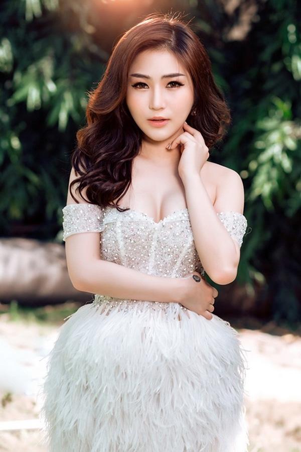 Ngỡ ngàng trước nhan sắc mới của Hương Tràm: fan chỉ biết thốt lên hai từ “người lạ” - 2