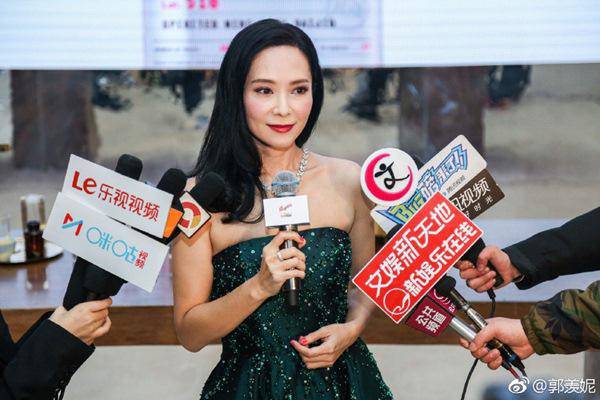 Ngôi sao 24/7: Khéo như Lâm Tâm Như, bóng gió về tin đồn Dương Mịch có bầu với ông xã - 4