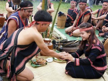 Kỳ lạ những phong tục cưới hỏi có 1-0-2  ở Việt Nam (Phần 1)