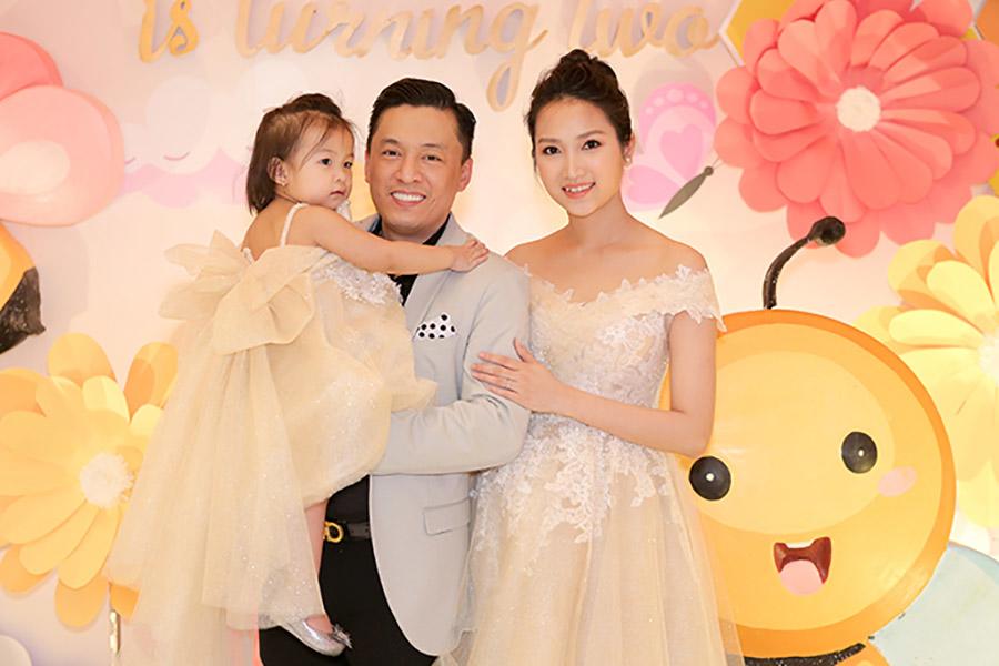 Sau lần vắng mặt, Lam Trường tổ chức sinh nhật bù đắp cho con, bà xã xinh như công chúa - 1