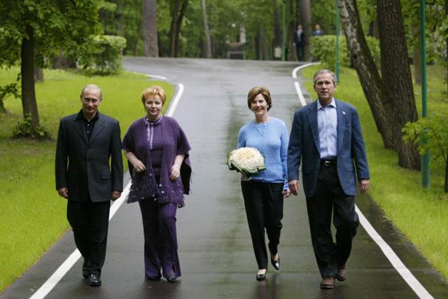 Người phụ nữ cưới vì yêu rồi ly hôn khi chồng làm Tổng thống Nga giờ ra sao? - 4