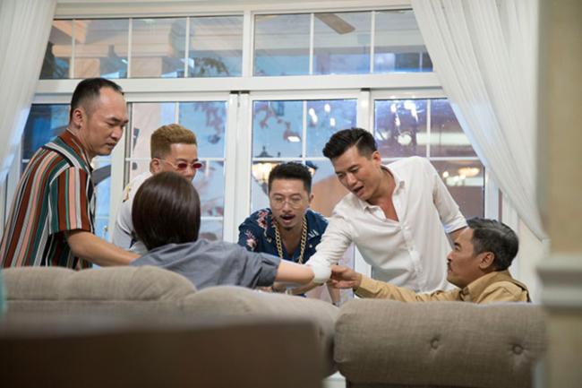 Phim bị đội kinh phí 20 tỷ, dàn amp;#34;đệ tửamp;#34; Thu Trang ăn cơm hộp, ngủ vật vờ khi quay - 2