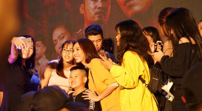 Phim bị đội kinh phí 20 tỷ, dàn amp;#34;đệ tửamp;#34; Thu Trang ăn cơm hộp, ngủ vật vờ khi quay - 8