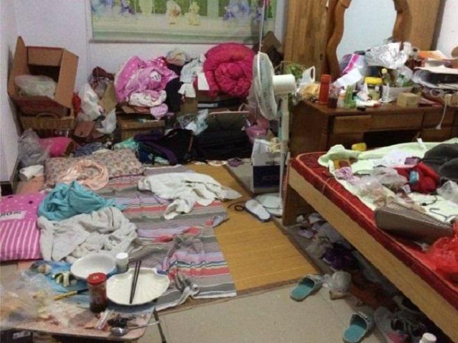 Rùng mình với căn phòng bừa bộn của cô gái đến nỗi nấm mọc thành cây trong chậu quần áo - 3