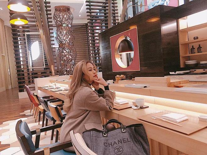 Sao Việt 24h: Vĩnh Thuỵ ôm cô gái lạ trong thang máy sau tin đồn chia tay Hoàng Thuỳ Linh - 2