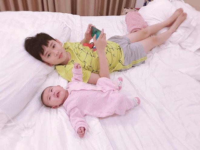 Sao Việt 24h: Vĩnh Thuỵ ôm cô gái lạ trong thang máy sau tin đồn chia tay Hoàng Thuỳ Linh - 13