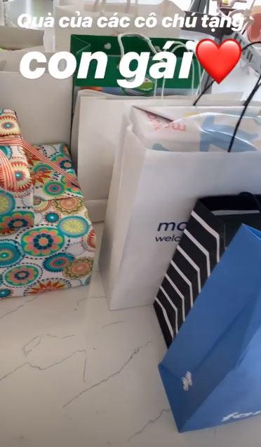 Mặc váy 11 triệu trong tiệc sinh nhật, con gái Hoa hậu Đặng Thu Thảo nhận được quà khủng - 2