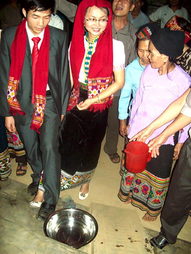 Khám phá những phong tục cưới hỏi có 1-0-2  ở Việt Nam (Phần 2) - 4