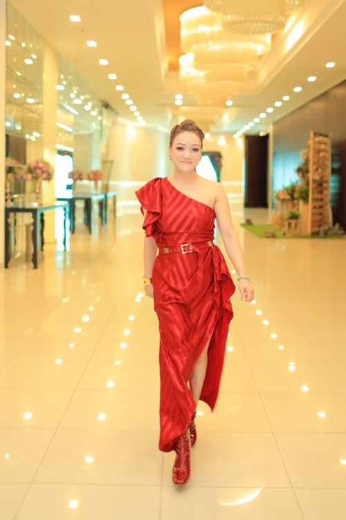 NTK Oanh Phan tôn vinh vẻ đẹp của phụ nữ Á Đông trong BST mới - 6