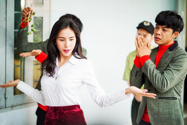 Sau 10 năm, Thủy Tiên vẫn giữ tính thảo mai, amp;#34;điệu chảy nướcamp;#34; khiến khán giả cười ngất - 1