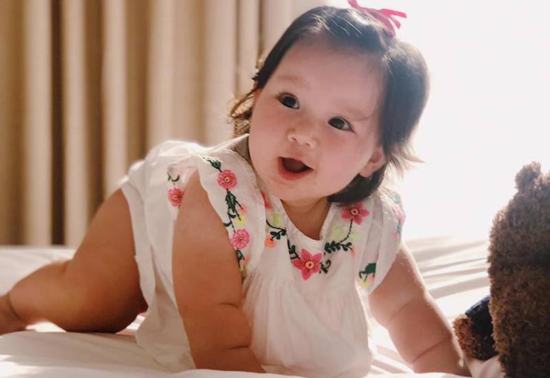Được biết hiện tại, con gái Hà Anh mới 9 tháng tuổi nhưng có cân nặng ngang bằng một em bé khoảng 2,5 tuổi.
