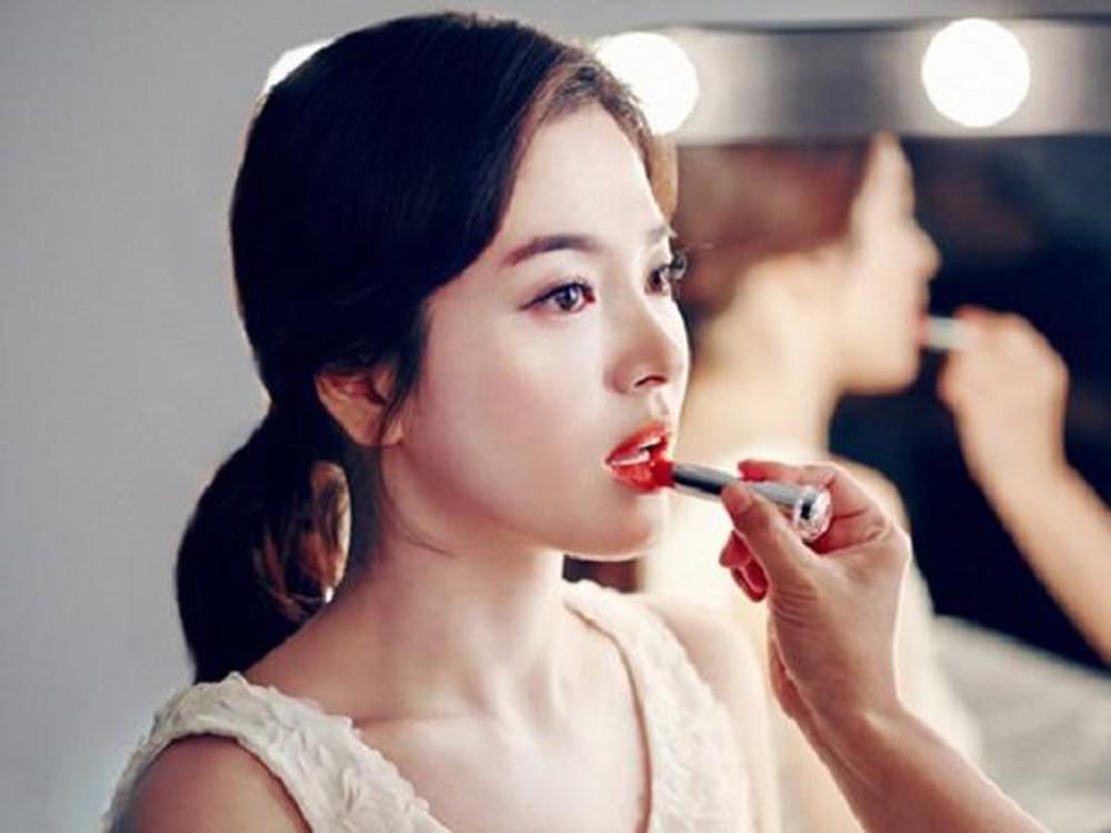 Phụ nữ không hơn nhau ở tấm chồng mà hơn nhau ở số dư tài khoản ngân hàng