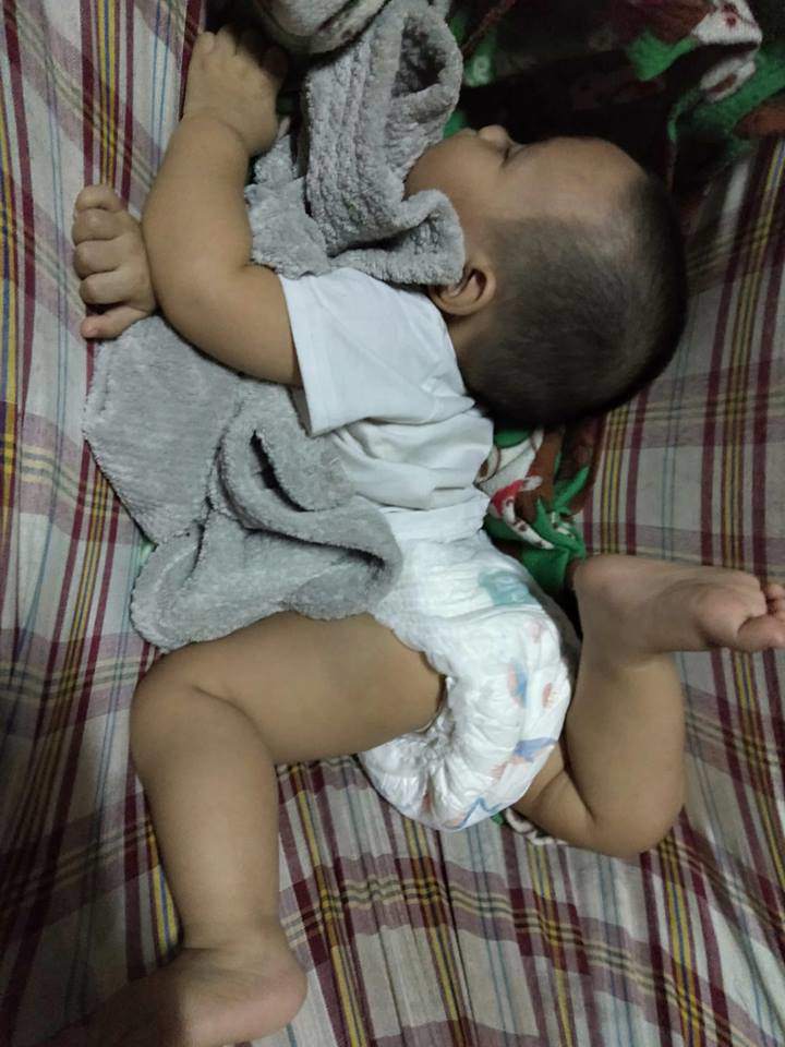 Con gái ngủ ngon lành trên võng, mẹ giật thót mình khi nhìn kĩ hơn - 10