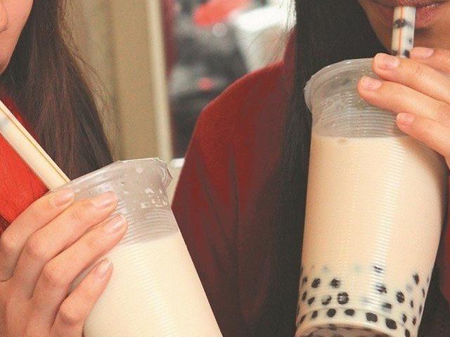 Đột nhiên đau đầu khi đang uống trà sữa, người phụ nữ nhập viện và phát hiện ra sự thật