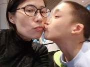 Làm mẹ - Chồng chối bỏ con, mẹ U50 bới thức ăn trong thùng rác mỗi ngày để dành tiền nuôi con