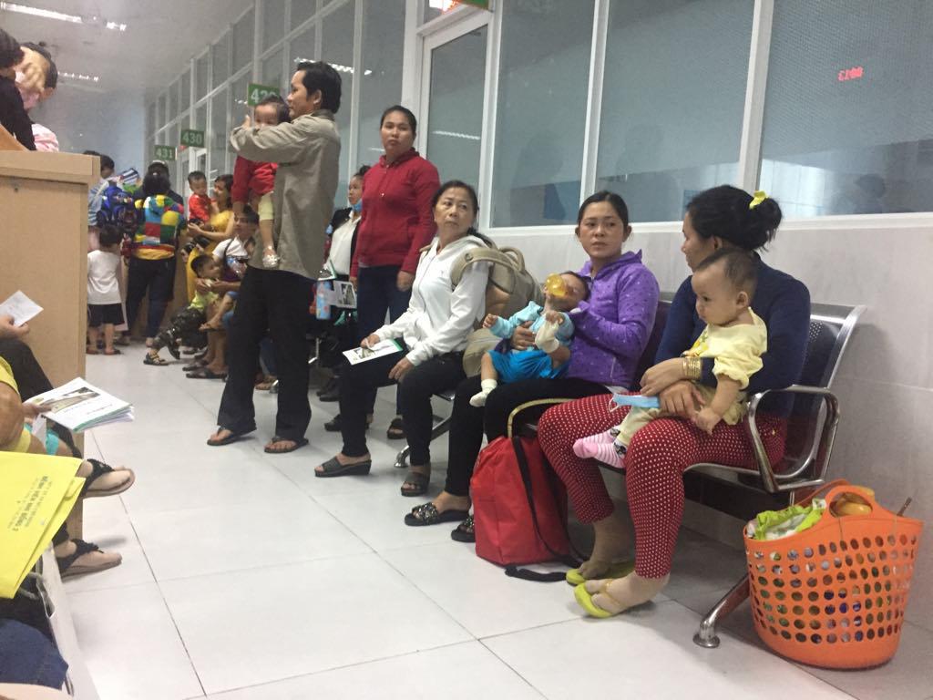 TPHCM: Trời nắng nóng, hơn 10.000 trẻ nhập viện mỗi ngày, cha mẹ cần làm gì để bảo vệ con? - 2