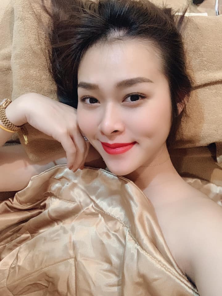 cuoc song lam me don than day bat ngo cua my nhan viet lay chong giau co nam 19 tuoi - 2
