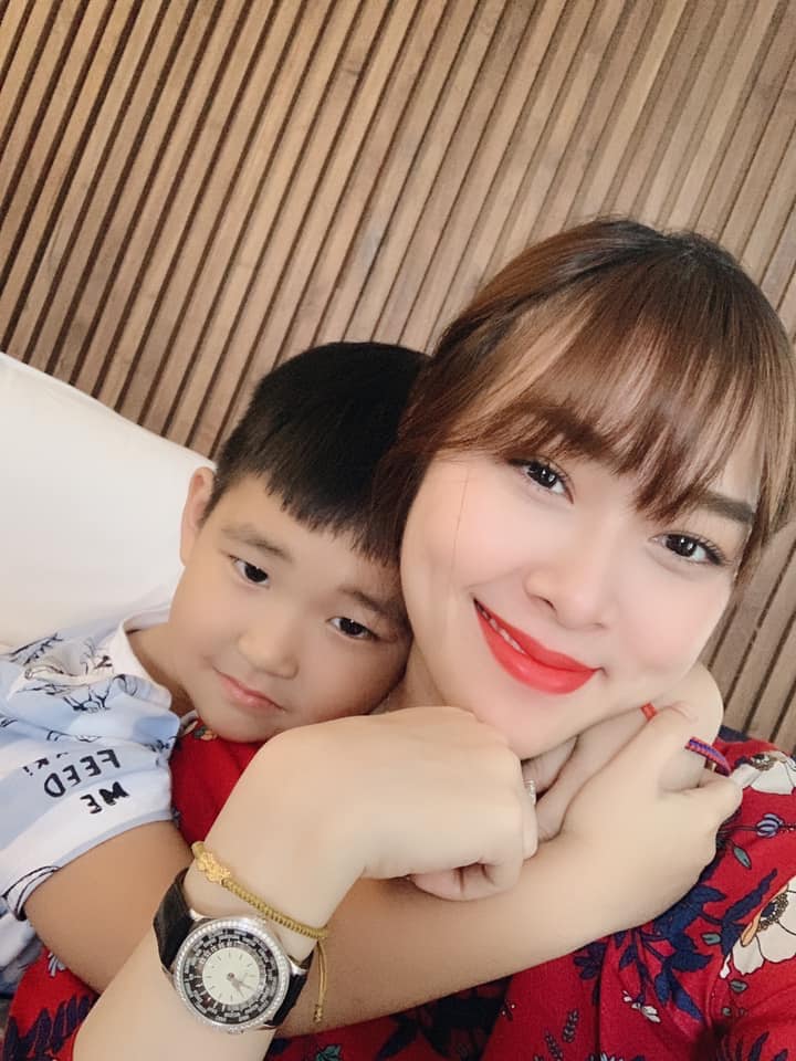 cuoc song lam me don than day bat ngo cua my nhan viet lay chong giau co nam 19 tuoi - 4