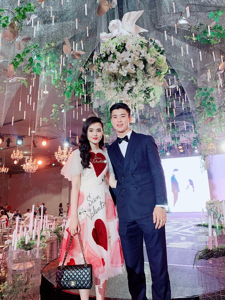 Bạn gái Duy Mạnh xinh như công chúa, vượt mặt Bích Phương khi đụng váy - 1