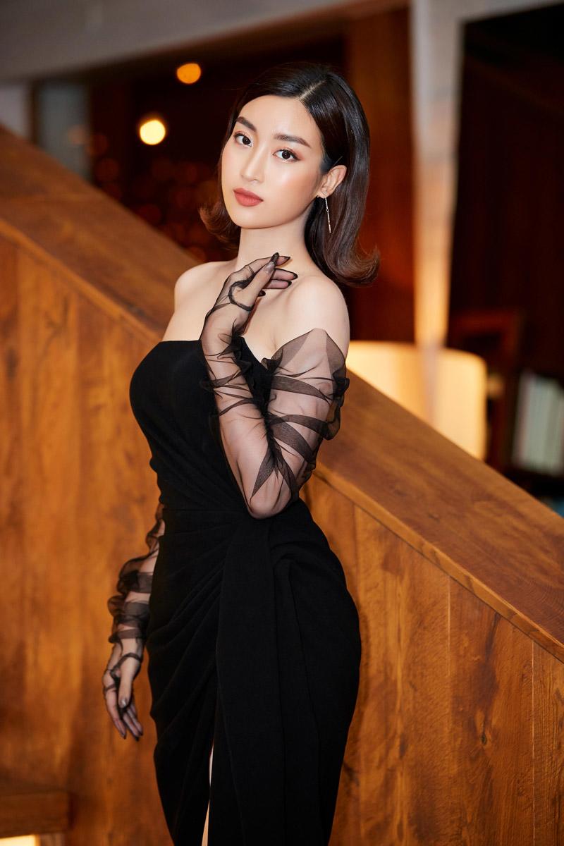 Đỗ Mỹ Linh khoe vòng 3 căng đét, lấn lướt amp;#34;đại độiamp;#34; Hoa hậu trên thảm đỏ danh giá - 1