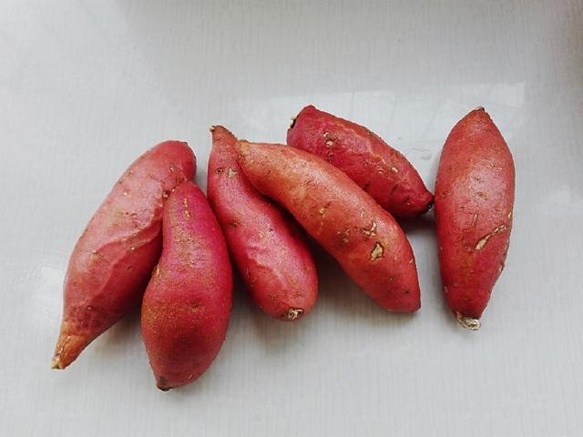 Quét thêm một lớp này, nướng khoai lang bằng nồi cơm điện sẽ ngon hơn nhiều - 1
