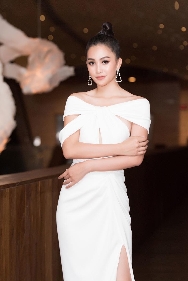 Đỗ Mỹ Linh khoe vòng 3 căng đét, lấn lướt amp;#34;đại độiamp;#34; Hoa hậu trên thảm đỏ danh giá - 3