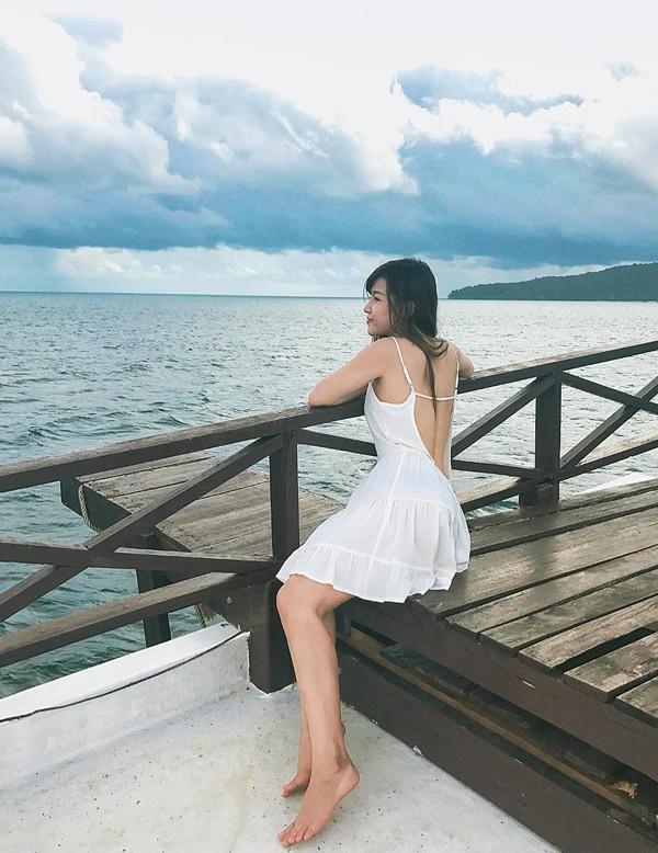 Đùi thô, eo đồ sộ, đó là những gì người ta thấy ở hình ảnh... Văn Lâm chụp bạn gái - 4