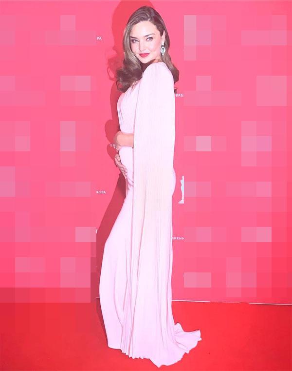 Lấy được tỷ phú trẻ kém 7 tuổi sau ly hôn, nàng siêu mẫu chẳng ngại bầu bí sòn sòn - 3