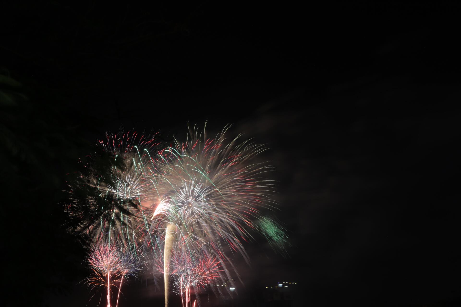 Pháo hoa rực rỡ chào năm mới 2020: Khởi đầu một thập kỷ mới - 8