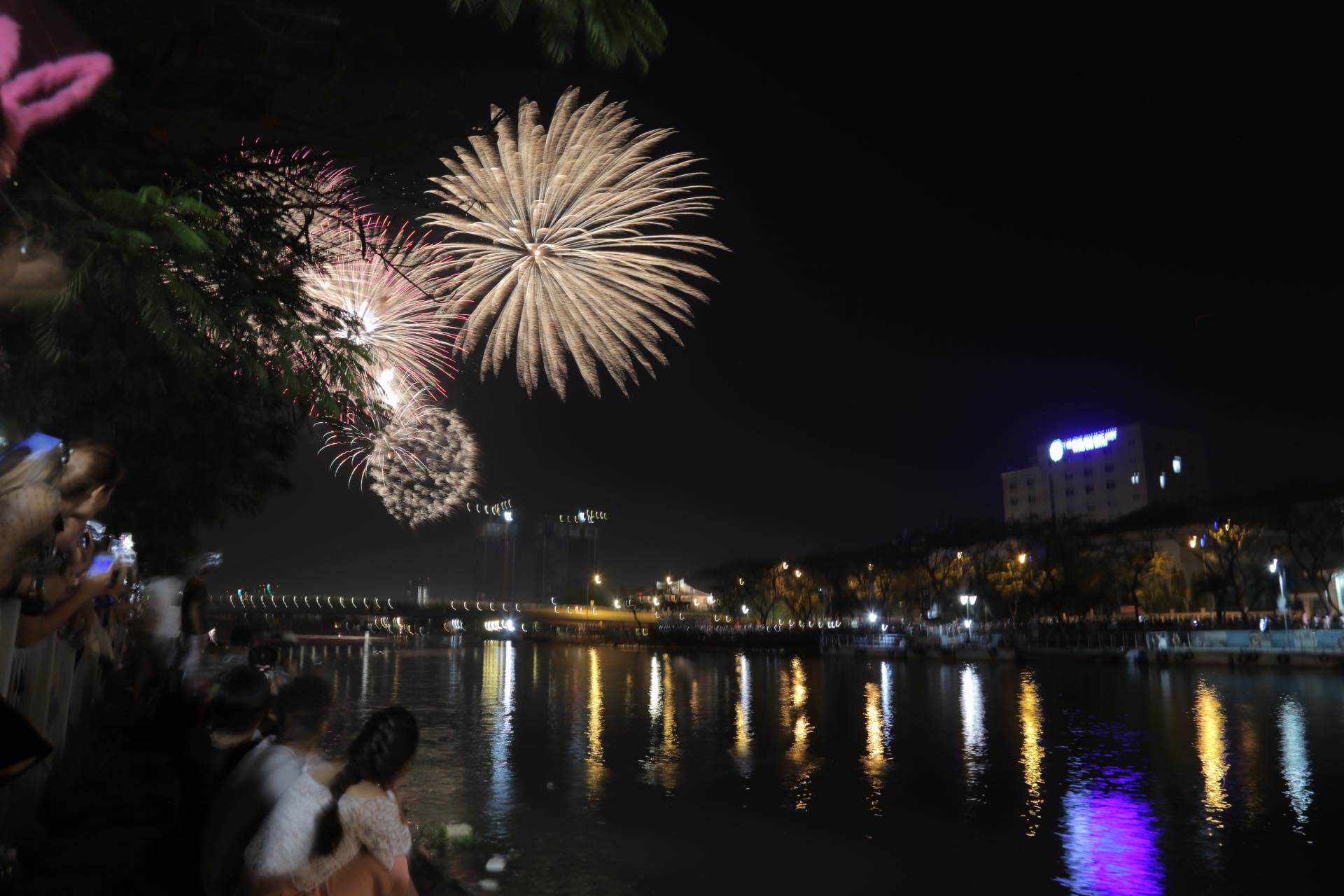 Pháo hoa rực rỡ chào năm mới 2020: Khởi đầu một thập kỷ mới - 11