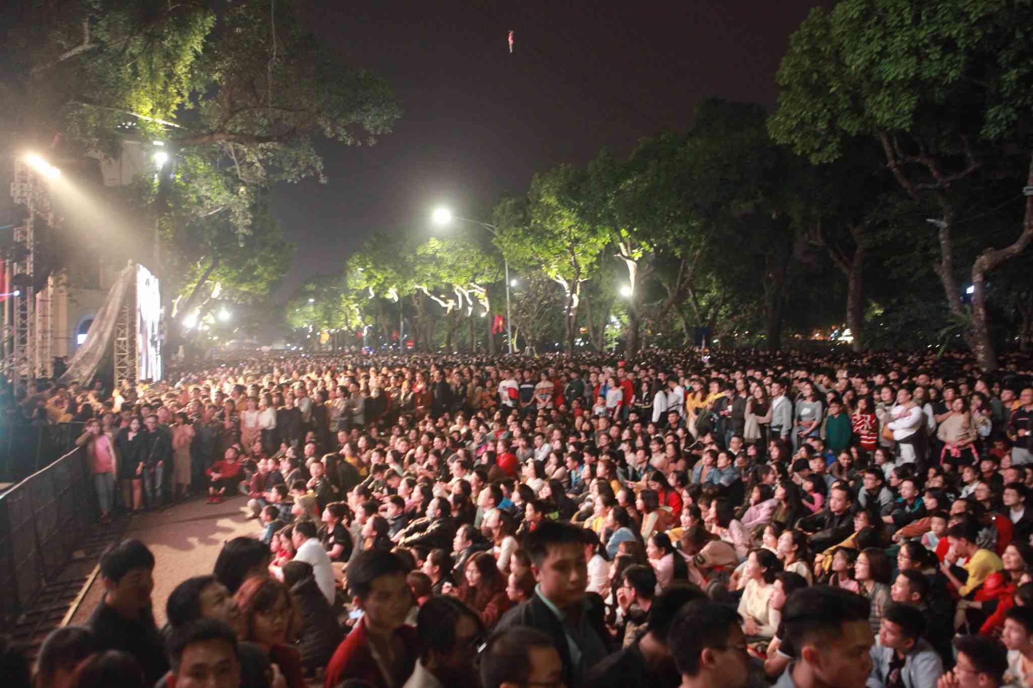 Pháo hoa rực rỡ chào năm mới 2020: Khởi đầu một thập kỷ mới - 16