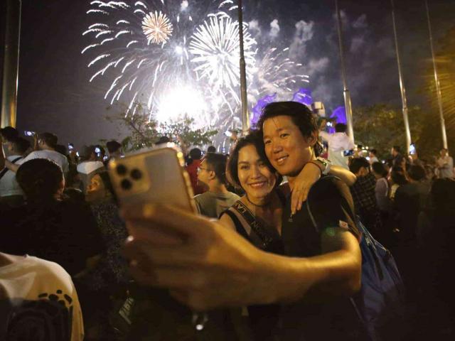 Pháo hoa rực rỡ chào năm mới 2020: Khởi đầu một thập kỷ mới