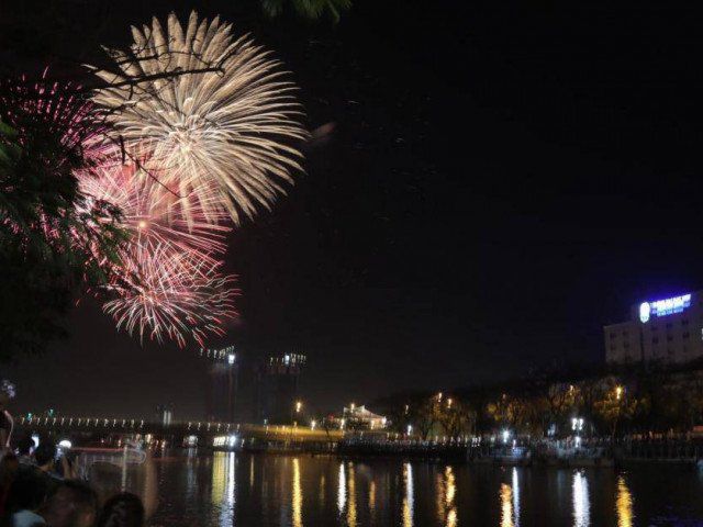 Pháo hoa rực rỡ chào năm mới 2020: Khởi đầu một thập kỷ mới