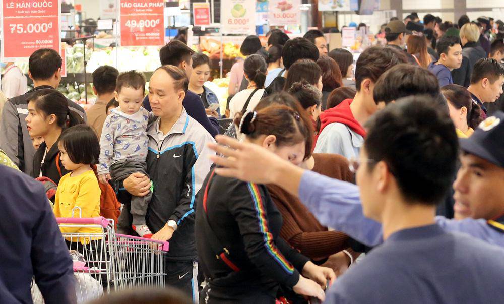 Nghỉ Tết dương lịch chỉ 1 ngày, các siêu thị amp;#34;ngộp thởamp;#34; vì dân ở lại Hà Nội quá đông - 3
