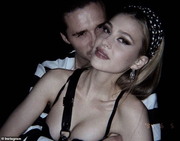 Mới nghe lời Beck-Vic amp;#34;đáamp;#34; bạn gái, Brooklyn đã đưa bồ mới về nhà đón giao thừa - 3