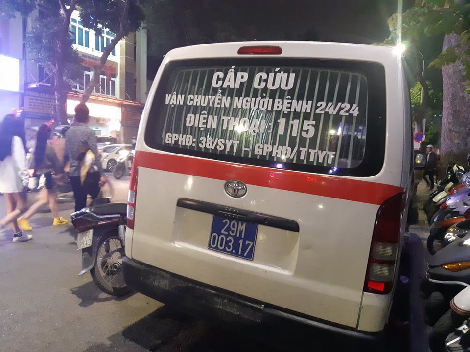 Vỡ trận bãi giữ xe giao thừa, xe máy 70 nghìn/lượt, Trung tâm 115 rước trăm xe vào trụ sở - 11