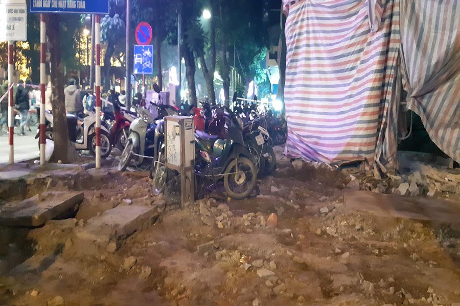 Vỡ trận bãi giữ xe giao thừa, xe máy 70 nghìn/lượt, Trung tâm 115 rước trăm xe vào trụ sở - 5