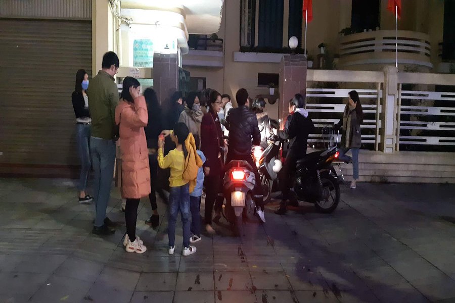 Vỡ trận bãi giữ xe giao thừa, xe máy 70 nghìn/lượt, Trung tâm 115 rước trăm xe vào trụ sở - 6