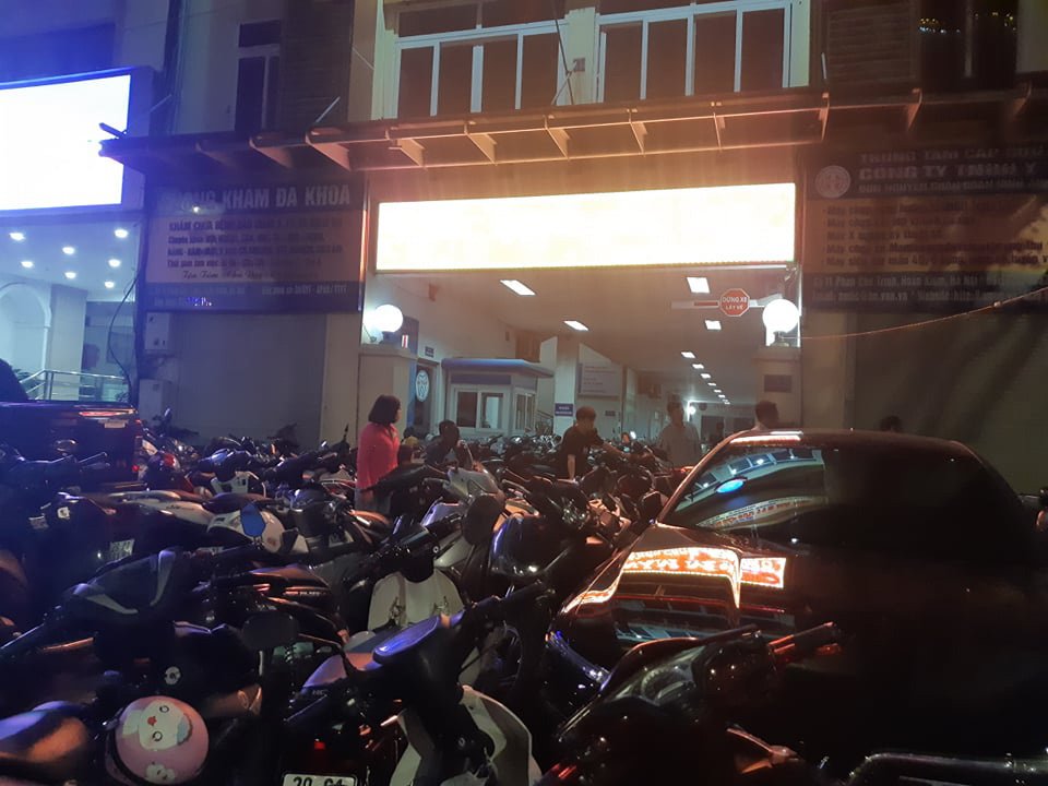 Vỡ trận bãi giữ xe giao thừa, xe máy 70 nghìn/lượt, Trung tâm 115 rước trăm xe vào trụ sở - 8