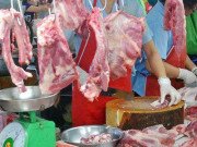 Tiêu dùng - Cận Tết giá thịt lợn quay đầu giảm, chị em lại vui vẻ đi chợ