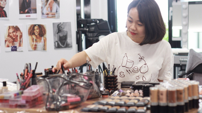 makeup artist tran quynh hoa: “khong phai than hermes, nhung van co the ve len doi canh cho minh” - 1
