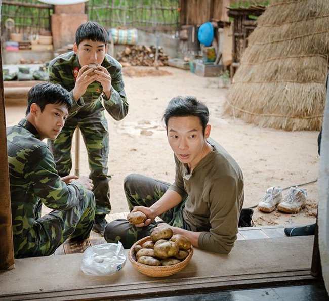 Điều gì giúp Hạ Cánh Nơi Anh được yêu thích chẳng kém Hậu Duệ Mặt Trời? - 15