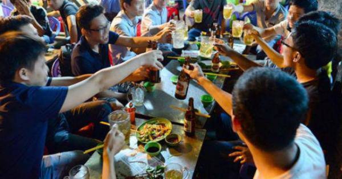 Uống rượu lái xe bị phạt: Quán nhậu tung chiêu bạn uống tôi lái giữ khách có khả thi?