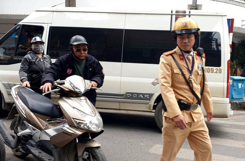 Mất 7 triệu đồng, nhiều tài xế xe máy mới ngã ngửa, vì trót uống 2 chén rượu - 2
