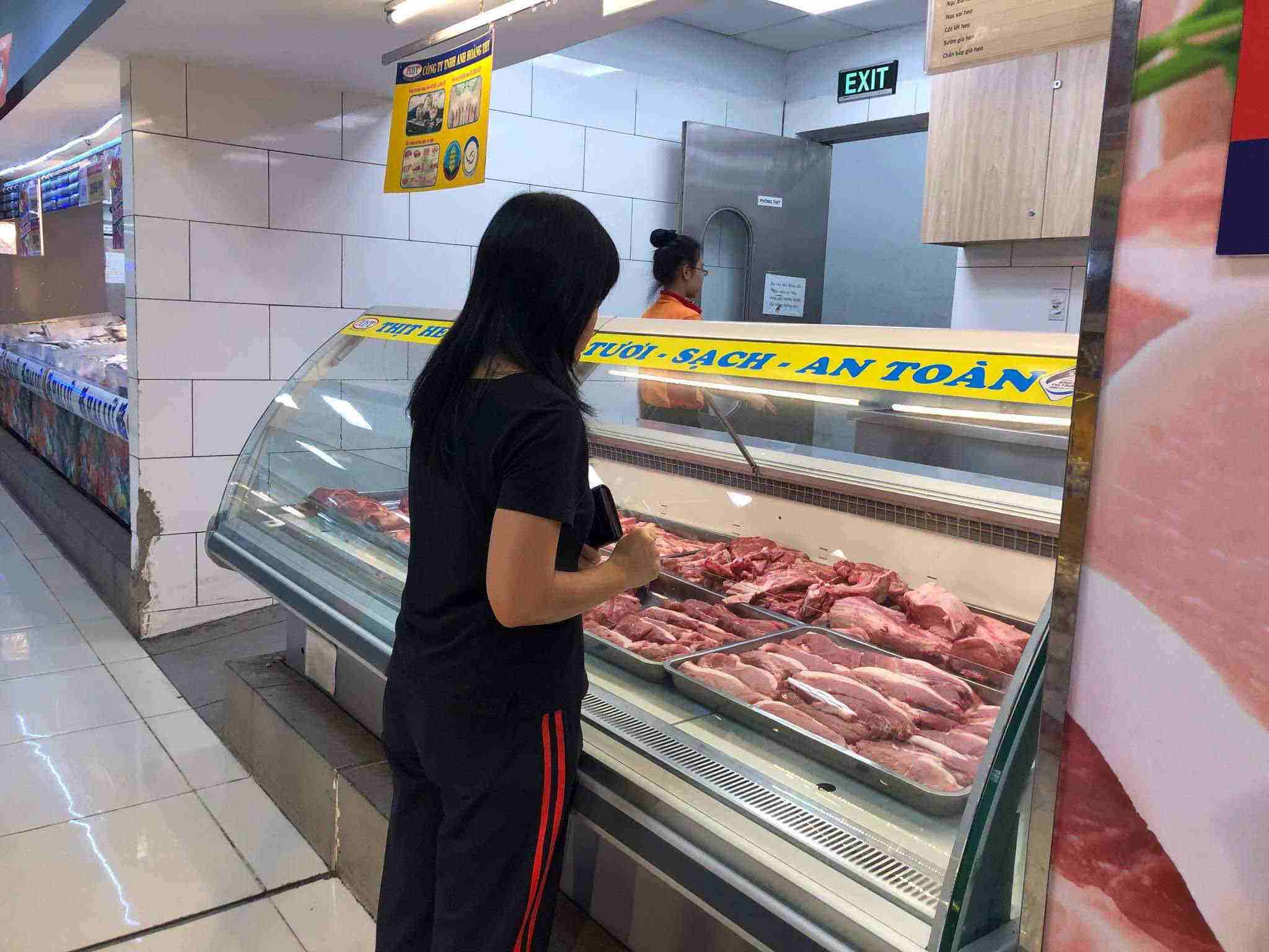 Giá thịt lợn giảm không đáng kể, chị em mua dè dặt, chọn thực phẩm khác thay thế dịp Tết - 4