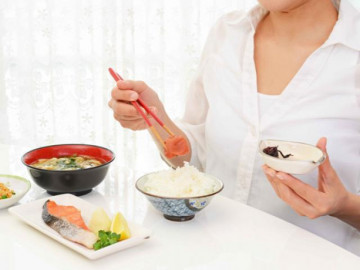 3 dấu hiệu lạ khi ăn chứng tỏ bạn có thể mắc ung thư thực quản, khám ngay kẻo muộn