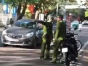 Clip Eva - Công an ngang nhiên lái xe đi ngược chiều bị tuýt còi giữa phố