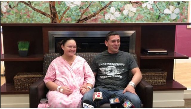 Cặp sinh đôi nổi tiếng nhất đầu năm 2020: Cách nhau 30 phút nhưng hơn nhau tới 1 tuổi - 2